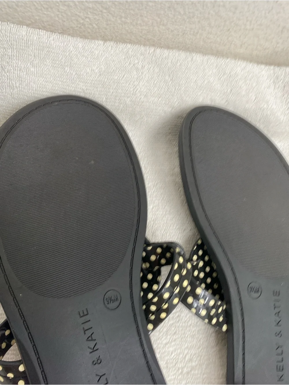 Kelly & Katie Women's Black Cream Polka Dot Faux Patent Leather Sandal Size 9.5 - Picture 10 of 12